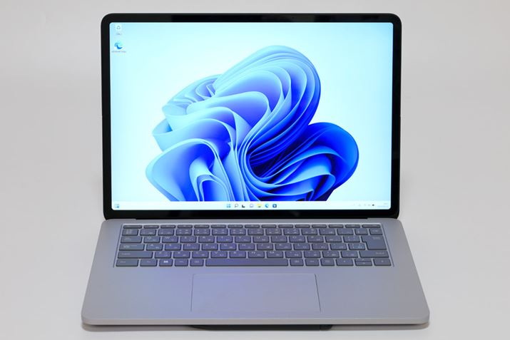 14.4 C` PixelSense Flow fBXvĆA2400×1600̍𑜓xŁAő120Hz̍tbV[gBRgXg1500:PBDolby VisionT|[gBAXyNgSurface`3:2