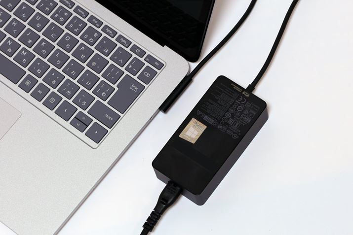 قSurfaceV[YƔׂƑ傫߂ACA_v^[B{̂Ƃ̃RlN^[߂