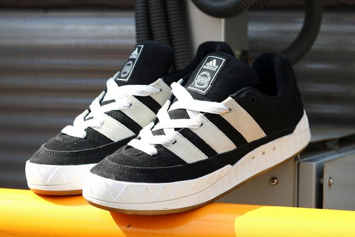 t@bVDX|[ct@܂ŗɂAfB_XB郉CAbv̒Appオvt}Ă1990NɃJgIlCւg̖h̕fЉI