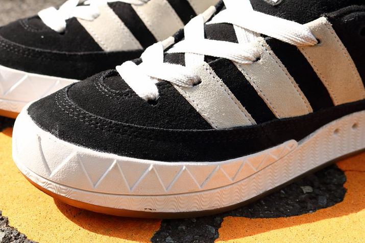 yʐ^z̃V[^̂܂܁Bt@bgV[[X̑݊ɂĂ܂ yʐ^zgCõMUMU܂ꂽ~bh\[̃gDK[hAې[p[ĉЂƂł