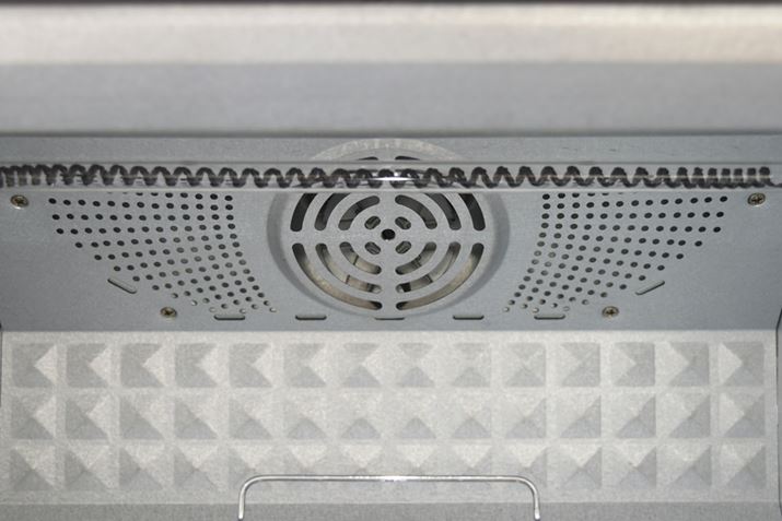 q[^[̉ɁAɓ̔Mz邽߂̃t@𓋍ځBꏊɂĉxłȂ悤ɂRxNV@\