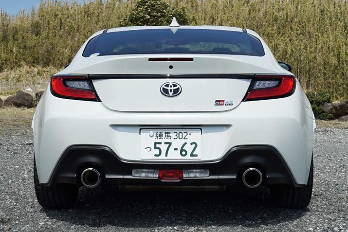 ܂̃fUCGR86ABRZƂAGuȊO͊SɋʁBGA_Ci~NXʂ̍_bOe[gNbhIł