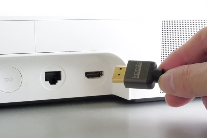 TEho[A܂̓nuƂȂ郁CjbgAꂼHDMIP[u͌fW^P[uŃerƐڑKv