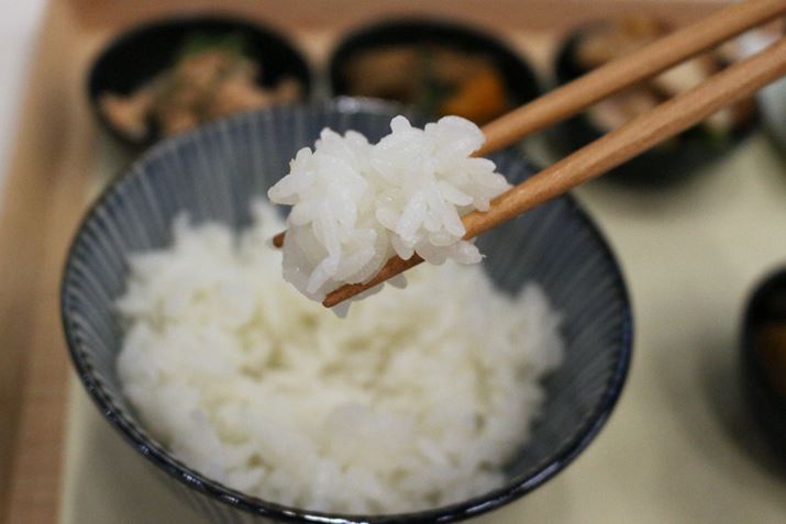 A͂񂾂ŐHׂĂ̂ŁAiAH͂ЂƂHׂďIM҂łAq1tHĂ܂܂