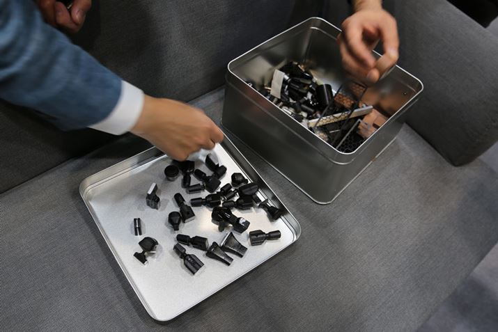 V^uVrbNvł́A{^ЂƂƂẴfUĈ̂삳ꂽ