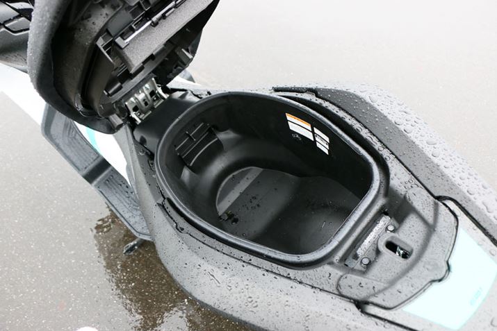 ʓIȓdoCN̓V[gɃobe[𓋍ڂĂ邽߁Â悤Ɏ[Xy[XmۂĂ̂͂߂炵