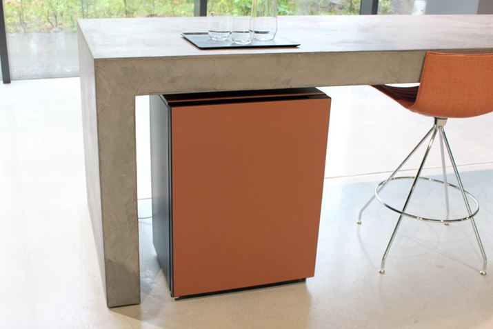 ȕɁA_CjOJE^[̉ɂ܂܂