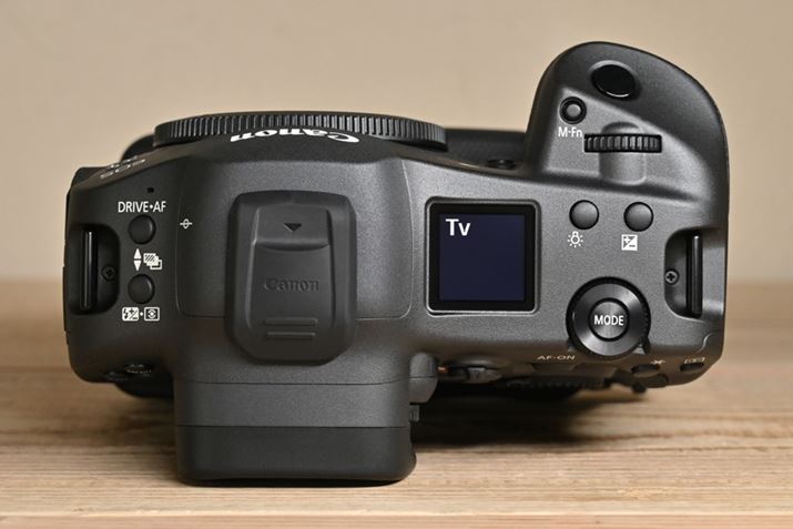 uEOS R5vƓlAʉEɁABemFł\pl𓋍ځBBe[h̐؂ւAuEOS R5vƓAE葤̐p{^đIdl