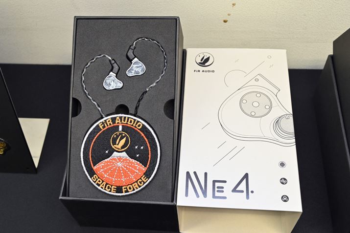 FiR AudiouNeon-4vBhCo[\́A_Ci~bN^hCo[1ALowEMidEHighɂꂼBAhCo[1