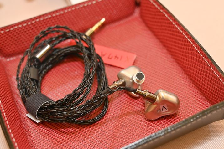 xER[eBOU̗p8mmã_Ci~bN^hCo[𓋍ڂuX147víjBł̓`[jÖقȂ2fpӂA[U[tB[hobNĂ