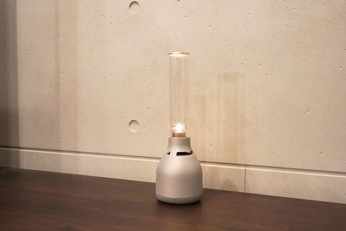 KXfނgpĂ邽߁AN[ȔwiɐݒuĂa͂Ȃ