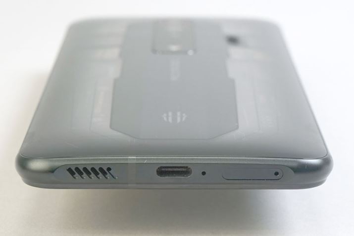 {fBʂɂ́AUSB Type-C|[gƃXs[J[𓋍ڂ