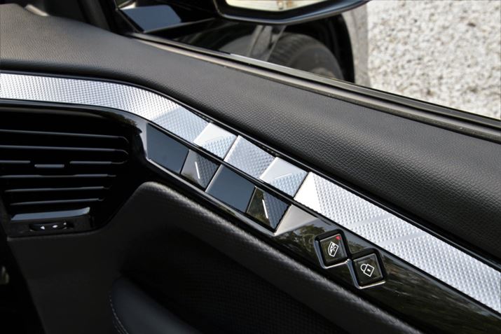 V^uDS4ṽCeA̐Ɏ{ĂANEhEpl̃N[ANZg