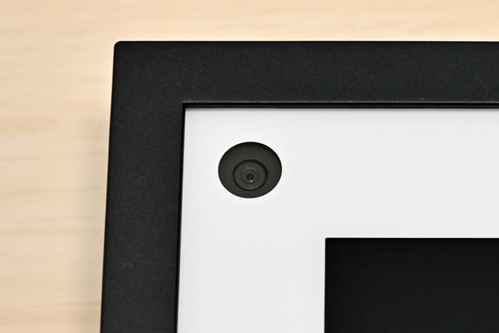 urWAIDv́A{̂̃Jgēo^[U[FBlʐx̂̓X}[gtHɓڂĂ铯l̋@\ɔׂƑeAƖ𗎂ƂÂłƔĂ