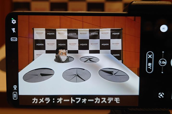 l̎pAǍoxOfuAQUOS R6vƔr1.5{ɌBZԂŃsg킹s