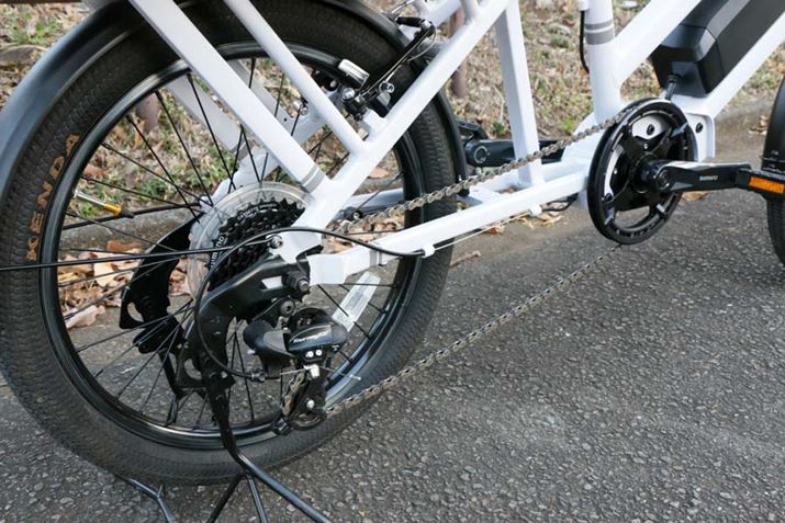 ϑMA̓V}mu^[j[EXvO[hBϑ̓Â݂ŁAtgɂ͓ڂĂȂ