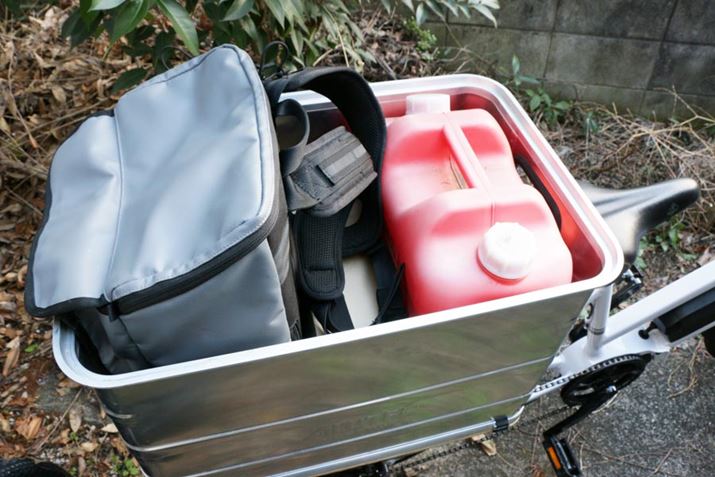 30kg̉וÃ{bNXɓđsĂԑ͈̂肵ĂAAVXĝŋȂꂽB[̂{bNXpӂΎʐ^̂悤ɃvX`bN^Nςŉ^ׂ̂ŁAe-toolȂ瓔𔃂ɍsƂł