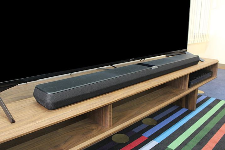 65mm̃XȃGN[W[ŁAeȓOɐݒuĂʂՂɂBerƂ̐ڑ́AARC/eARCΉ̃erHDMIP[ułȂBHDMI-CECɂĂ̂ŁAerPanorama 3̓dI/It≹ʑA