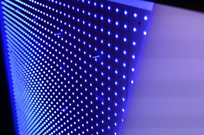 obNCgƂĐFLEDʉɂтƕ~l߂ƂƂɁAʎqhbgV[ggݍ킹čx̐FoƂŁA邭A莩RȐF̉f