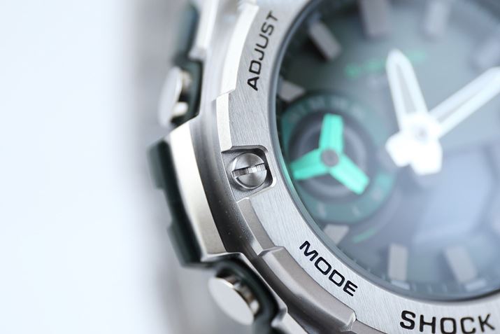 x[ɐ݂ꂽrX́AuG-STEELvV[Y̓̂ЂƂ