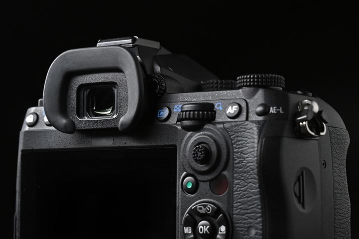 ჌tŎBe햡͌wt@C_[ɂBYžiFȂVb^[؂ƂBě͑ł͓Ȃi摜̓R[C[WOuPENTAX K-3 Mark IIIvj