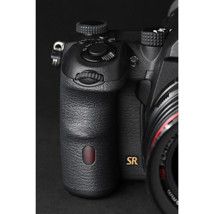 ჌t̃Obv͑傫Đ[`̂̂Bz[fBOɂAƈ邱Ƃłi摜̓R[C[WOuPENTAX K-3 Mark IIIvj