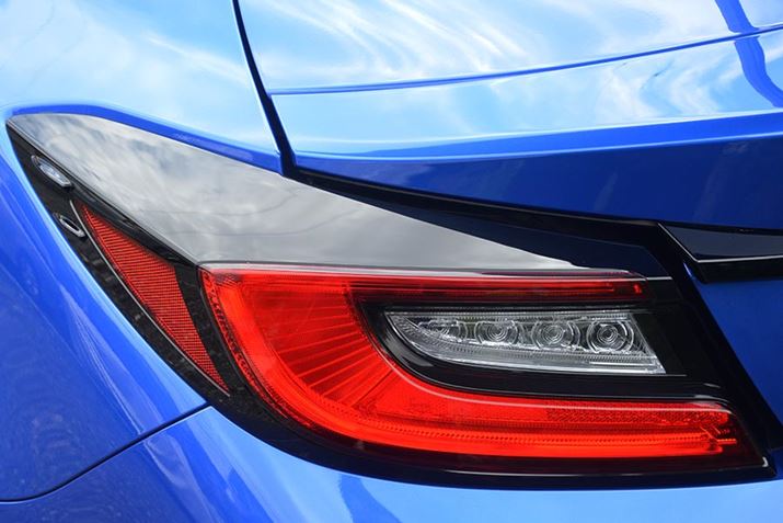 V^BRZiGR86j̃e[Y̓fUCCɓĂ܂ARȏ㕔ɔׂȖt₷̂_ł