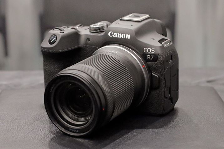 uEOS R7vɃLbgYuRF-S18-150mm F3.5-6.3 IS STMv𑕒C[WB35mmZŏœ_29`240mm̉pJo[RpNgȃY[Y