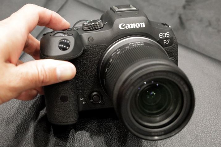 {fBOʂ̉E葤AF/MF؂ւ̃tH[JX[hXCb`𓋍