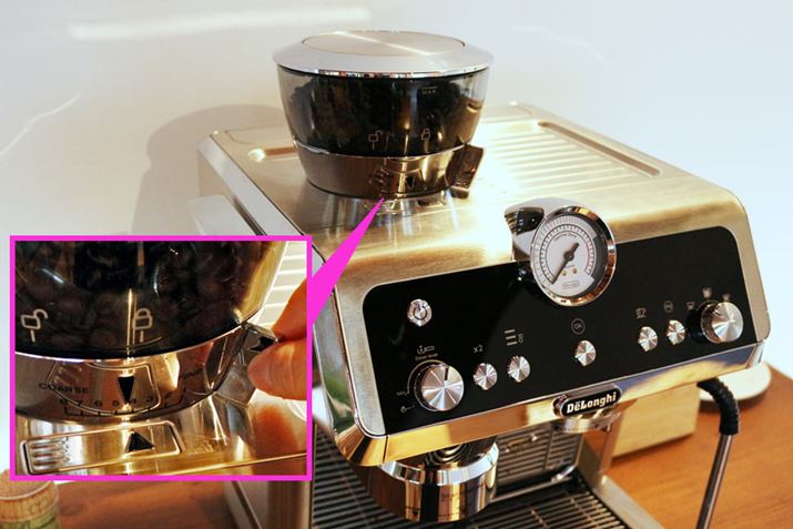 {̔wʂɎOł鐅^N𑕔A{̏㕔ɃR[q[ĂeƁA8iKɗxݒłOC_[𓋍ځBᑬ]ōׂR[q[؂荏ރR[̃OC_[̗pĂ̂ŁACMȂAێĕ҂܂