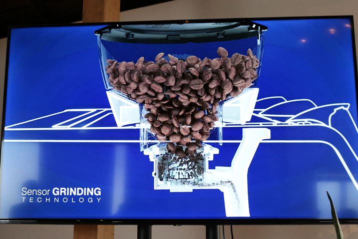 X}[g^sOXe[VɃtB^[z_[𑕒ƁAŃ~n܂A҂ꂽR[q[tB^[z_[ɓĂ܂