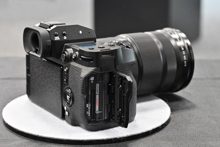 CFexpress Type BJ[hSDJ[h̃fAXbg̗p