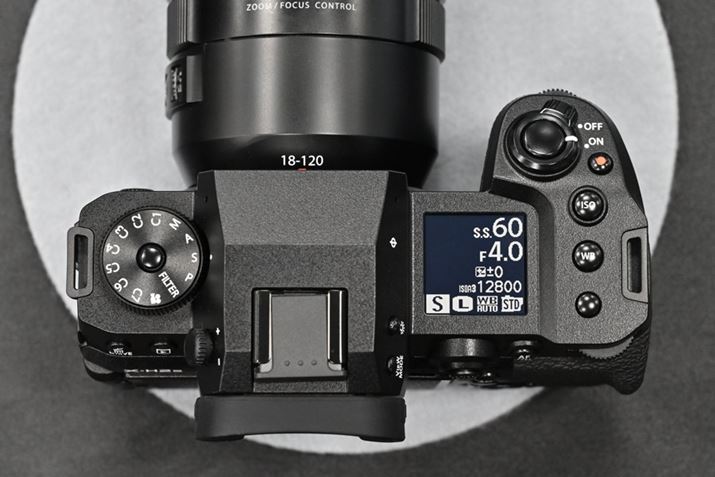 {fBʁBBe[h_C\plȂǂƁARpNg1f@uGFX100SvɔrI߂nƂہBXgbvt͌`󂪕ύXɂȂĂ