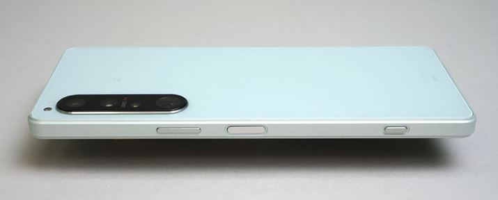 EʂɁA{[{^AwF؃ZT[̌^̓d{^A`̃{^Vb^[zuBuXperia 1 IIIvɓڂĂGoogleAVX^g{^͔p~ꂽ