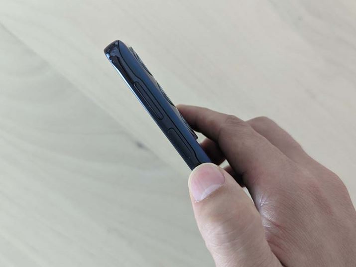 ȂAF؂ɉāA{̉E̓d{^˂wF؃ZT[ɂ[̃AbN\ł