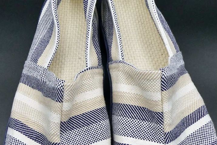 Abp[fނ́AVܔz[J[A^Ṕu^Pzvi100jBC\[fނ100̎hqDł