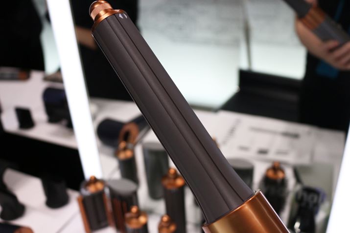 0.6mm̒ʋCE獂̕ψɔBJ[[̎͂ɗ镗ARA_ʂŔ̖т񂹂Ċt܂