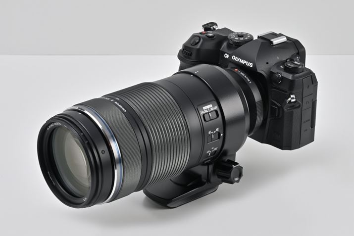 uOM-1vɒ]Y[YuM.ZUIKO DIGITAL ED 100-400mm F5.0-6.3 ISv𑕒C[WB{ÝA2{eRo[^[uMC-20vgݍ킹ƁA35mmZŏœ_1600mmł̒]Be\ɂȂ