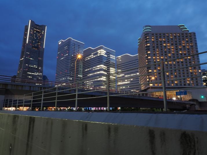 uOM-1vɕWY[YuM.ZUIKO DIGITAL ED 12-40mm F2.8 PRO IIvgݍ킹āALp[Ŏ莝BeBVb^[Xs[h5bƒxA摜̎ӂ܂ŎûȂʐ^ɎdオĂOM-1AM.ZUIKO DIGITAL ED 12-40mm F2.8 PRO IIA12mmi35mmZ24mmjAF11A5bAISO200AzCgoXFVAsN`[[hFNaturalAVF[fBO␳FItAxmCYጸFWAJPEGBeʐ^i5184×3888A11.8MBj