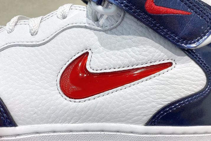 TChɂ́A1990ÑiCLےWGXEbVČ