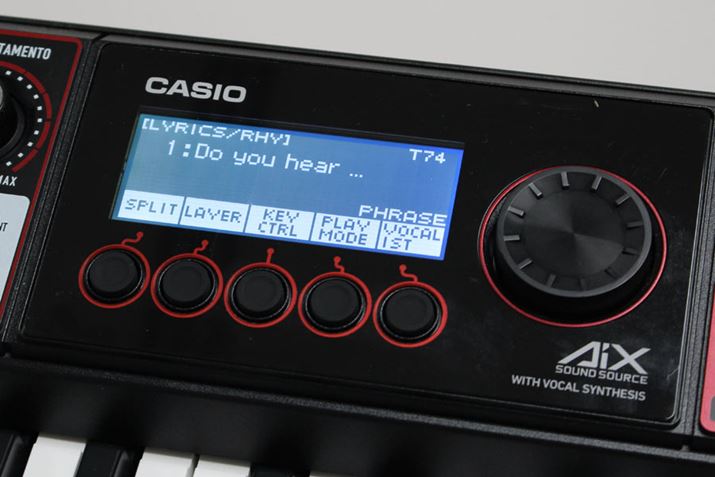 100ނ̉̎́AfBXvC̉EɓڂmuŊȒPɐ؂ւ\Bt́AI̎̕񂪃fBXvCɕ\BȂA{̎̏ꍇAfBXvC\̓[}\LƂȂ