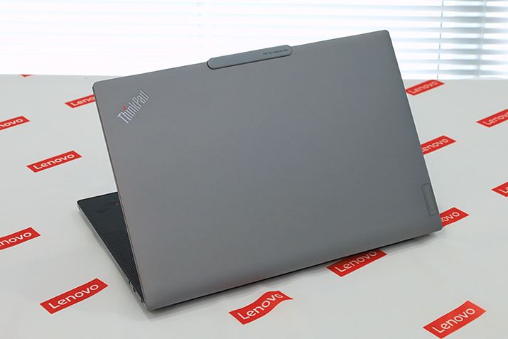 uThinkPad Z16 Gen 1ṽJ[́uA[NeBbNOCvBOCF̓Vo[
