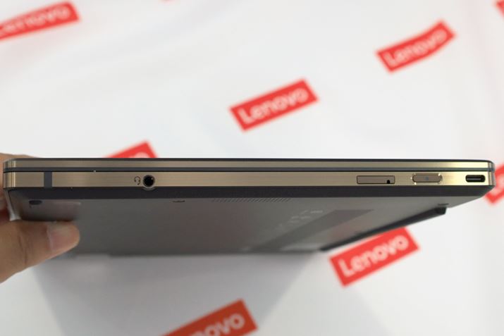 USB 4 Type-C×2Awbhzo/}CN͂Ȃǂ𓋍