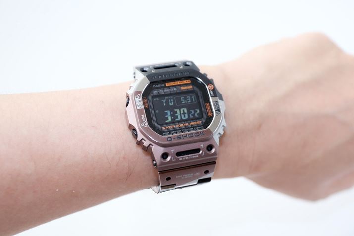 G-SHOCKuGMW-B5000TVB-1JRv̒pV[