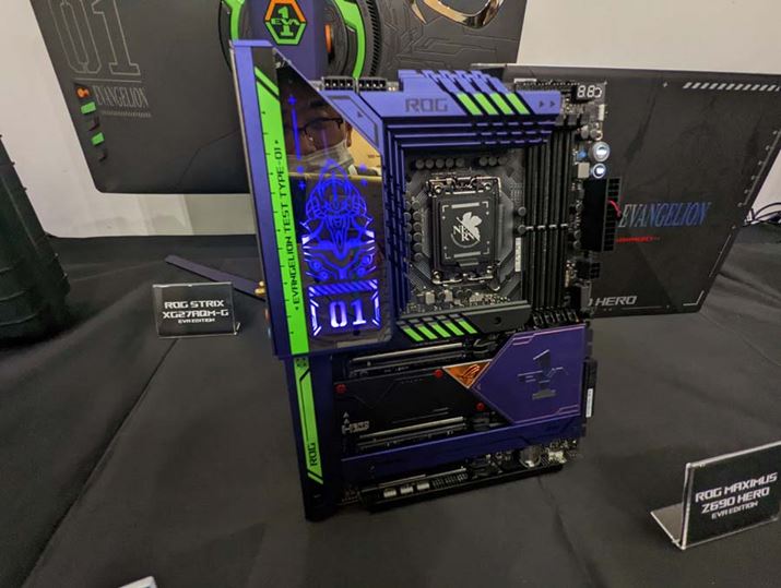 @J[ŜɎ{AIOJo[͂ŕяオ鏉@ANERViltj̃SCPUȂǁAG@ɂӂꂽ}U[{[huROG MAXIMUS Z690 HERO EVA EditionvBCPU\PbgATtB[hWJĂƂՂ