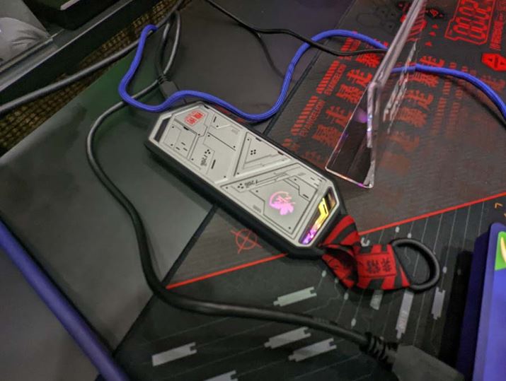 |[^uSSD̃GN[W[uROG Strix Arion EVA Editionv́Alt{ɎĂ銴