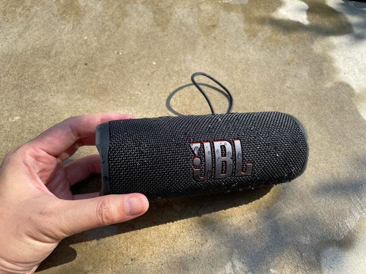 JBLuFLIP6v̓n_Ci~bNȃTEh