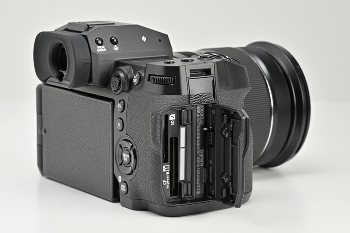 CFexpress Type BJ[hSD[J[hiUHS-IIΉj̃fAXbg̗p