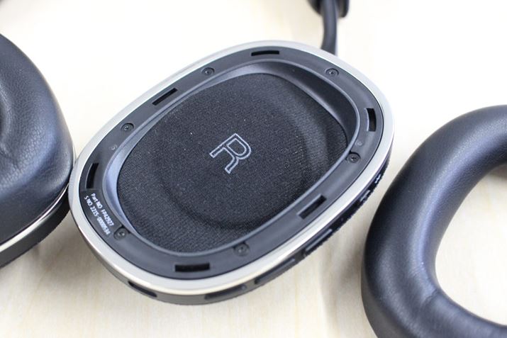 C[NbVOƁAhCo[jbgɊpxtĔzuĂ邱Ƃ킩BȂAO͊J`Ƃ邱ƂŁA̐FtуGlM[̌ጸBȂ݂ɃbV̌`B&Wu800vV[YȂǂ̃Xs[J[ƋʂĂ