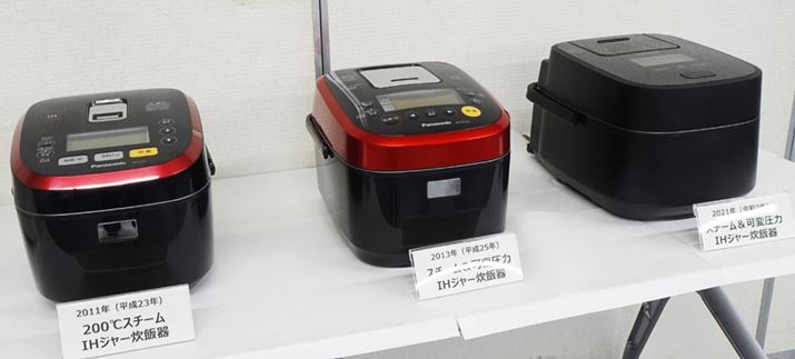 2011N̔́u200X`[IHъviʐ^jȍ~́AfUC݂̃fɋ߂ȂĂ܂Bʐ^uǂ萆vV[Y̌_ƂȂA2013NuX`[ψIHW[ъvŁAʐ^EŐVf́uSR-VSX1iSR-VSX101jvBghɍ킹ăfUCX^CbVɂȂAVmƓd̂ЂƂłъ킪A̊ԂɂgNmhɂȂĂ̂S[ł